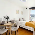 Exclusive Air Conditioned In Cracow With Parking And Desk Close To The River By Renters Prestige * Krasków