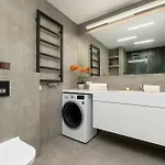 Exclusive Air Conditioned In Cracow With Parking And Desk Close To The River By Renters Prestige Διαμέρισμα