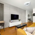 Exclusive Air Conditioned In Cracow With Parking And Desk Close To The River By Renters Prestige Kraków