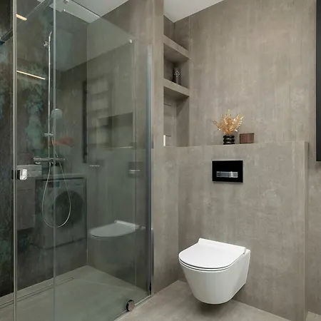 Exclusive Air Conditioned In Cracow With Parking And Desk Close To The River By Renters Prestige