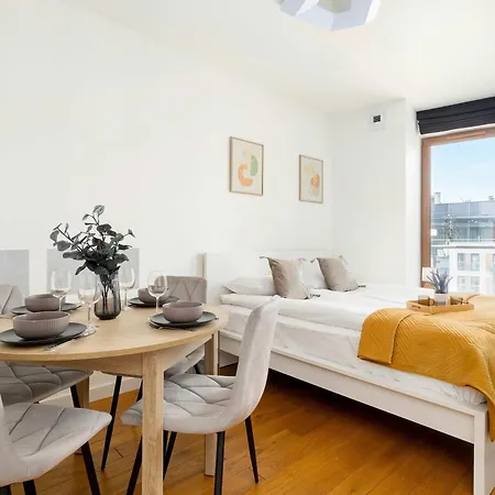 Exclusive Air Conditioned In Cracow With Parking And Desk Close To The River By Renters Prestige * Krakow