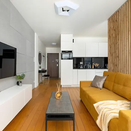 Exclusive Air Conditioned In Cracow With Parking And Desk Close To The River By Renters Prestige *