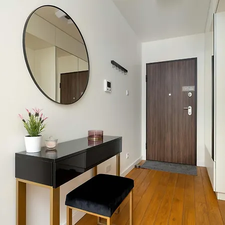 Exclusive Air Conditioned In Cracow With Parking And Desk Close To The River By Renters Prestige