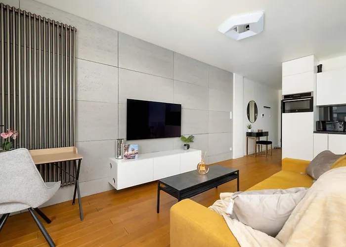 Exclusive Air Conditioned In Cracow With Parking And Desk Close To The River By Renters Prestige Krakau