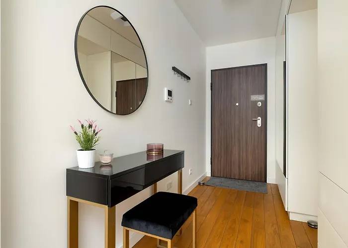 Exclusive Air Conditioned In Cracow With Parking And Desk Close To The River By Renters Prestige